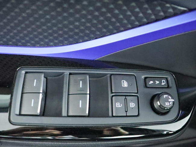 Toyota C-HR - 2.0 Hybrid Bi-Tone