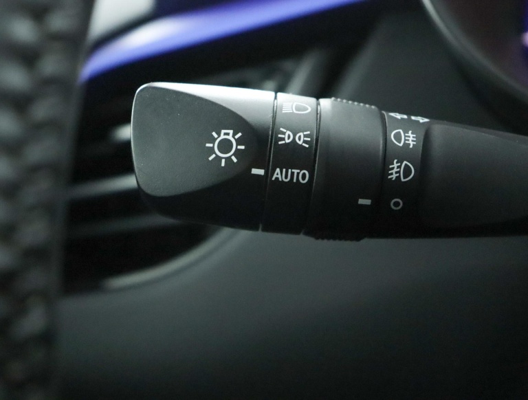 Toyota C-HR - 2.0 Hybrid Bi-Tone 32
