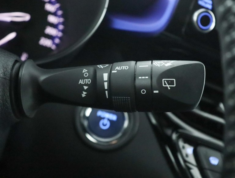 Toyota C-HR - 2.0 Hybrid Bi-Tone 33
