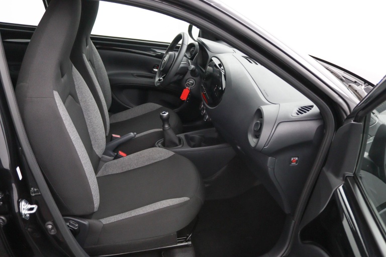 Toyota Aygo X - 1.0 VVT-i MT Play 19