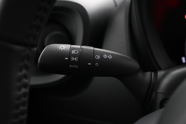 Toyota Aygo X - 1.0 VVT-i MT Play 28