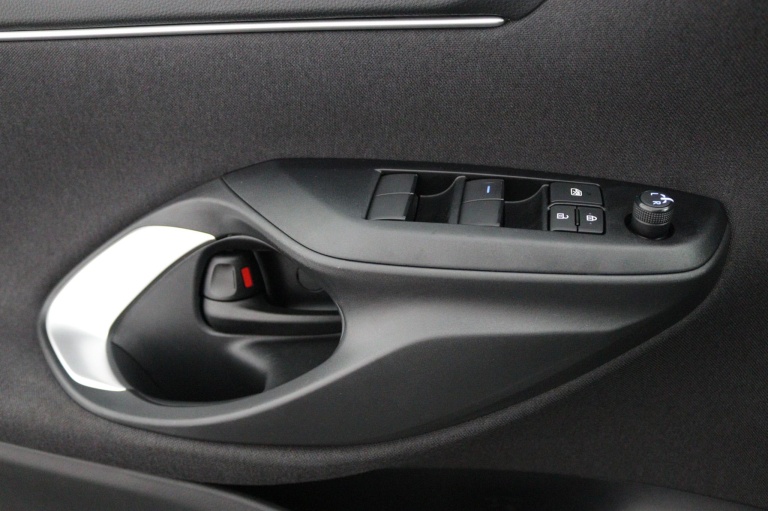 Toyota Yaris - 1.5 Hybrid 115 Special Edition 29