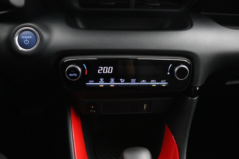 Toyota Yaris - 1.5 Hybrid 115 Special Edition 7
