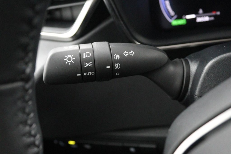 Toyota Corolla Touring Sports - Hybrid 140 28