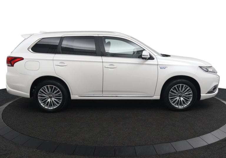 Mitsubishi Outlander - 2.4 PHEV Instyle 12
