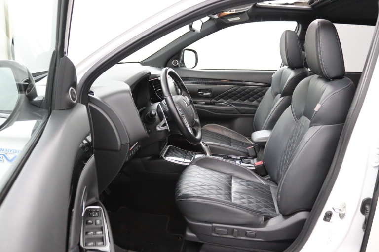 Mitsubishi Outlander - 2.4 PHEV Instyle 16