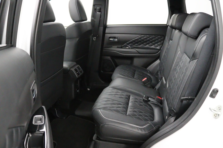 Mitsubishi Outlander - 2.4 PHEV Instyle 17