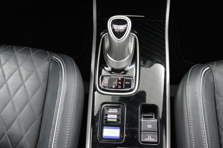 Mitsubishi Outlander - 2.4 PHEV Instyle 26