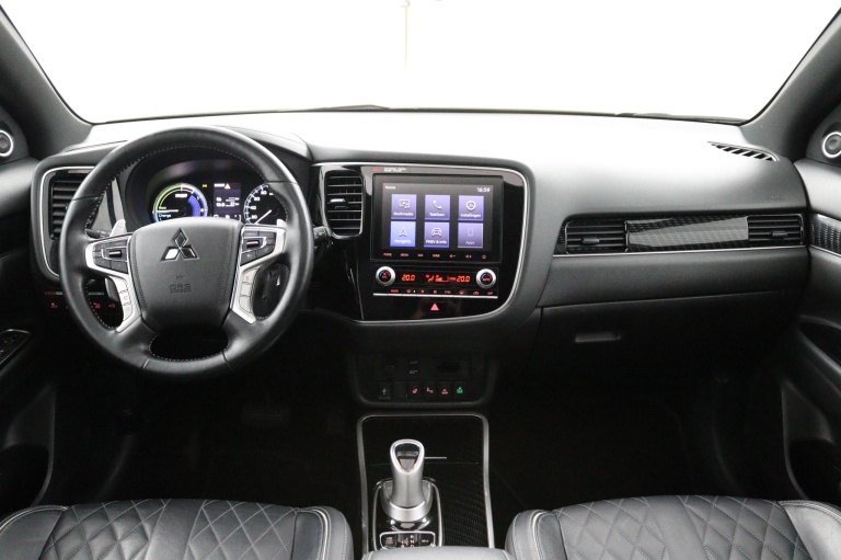 Mitsubishi Outlander - 2.4 PHEV Instyle 4