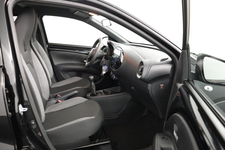 Toyota Aygo X - 1.0 VVT-i MT Play 19