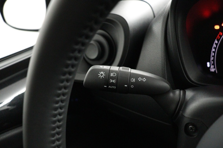 Toyota Aygo X - 1.0 VVT-i MT Play 29