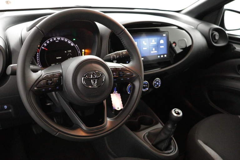 Toyota Aygo X - 1.0 VVT-i MT Play 38