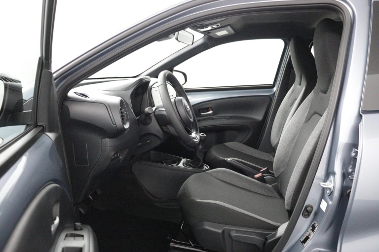 Toyota Aygo X - 1.0 VVT-i MT Play 17