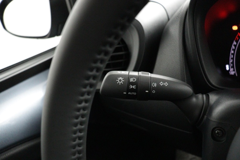 Toyota Aygo X - 1.0 VVT-i MT Play 29