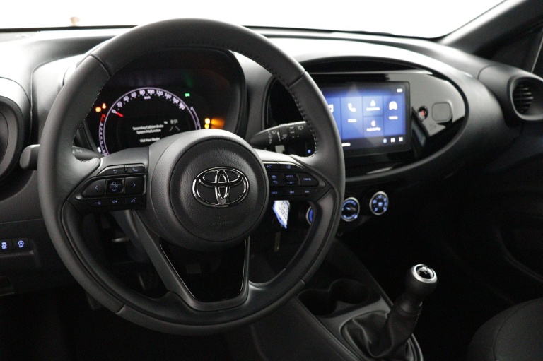 Toyota Aygo X - 1.0 VVT-i MT Play 38
