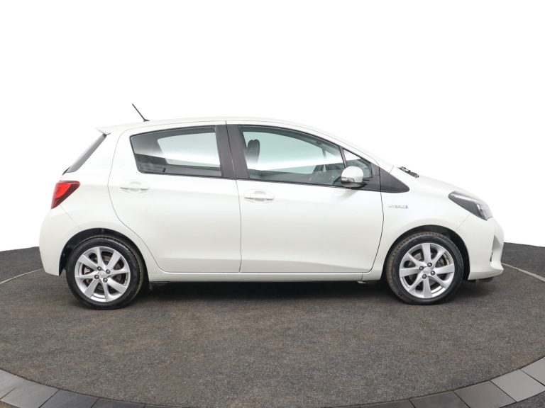 Toyota Yaris - 1.5 Hybrid Dynamic 13