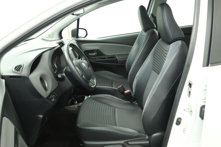 Toyota Yaris - 1.5 Hybrid Dynamic 17