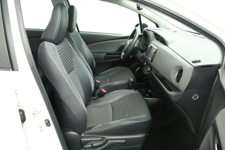 Toyota Yaris - 1.5 Hybrid Dynamic 22