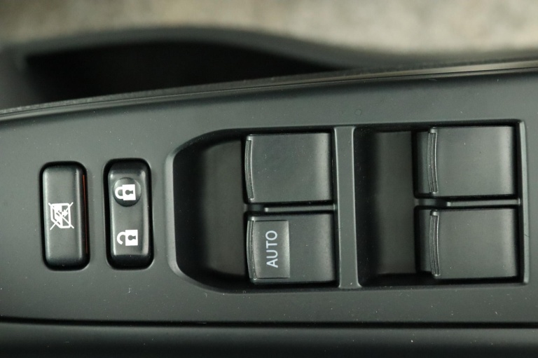 Toyota Yaris - 1.5 Hybrid Dynamic 28
