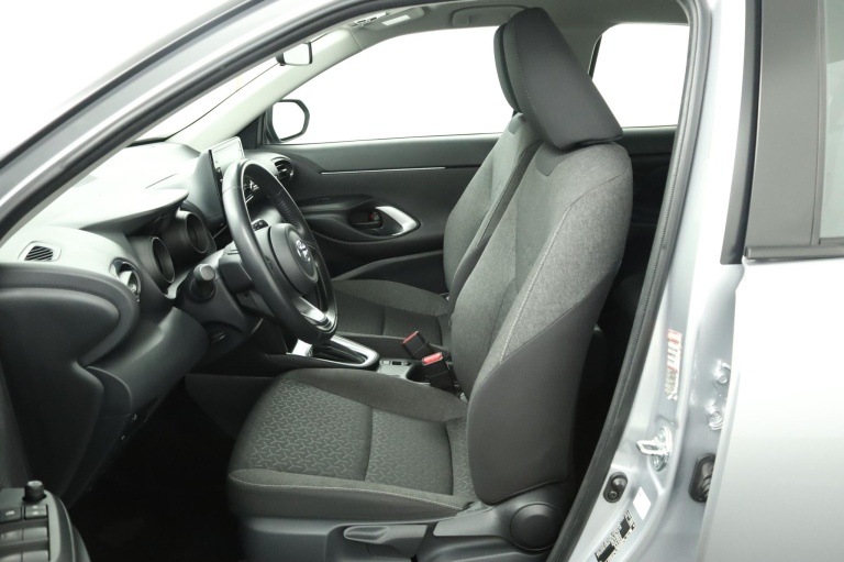 Toyota Yaris Cross - 1.5 Hybrid Active 17