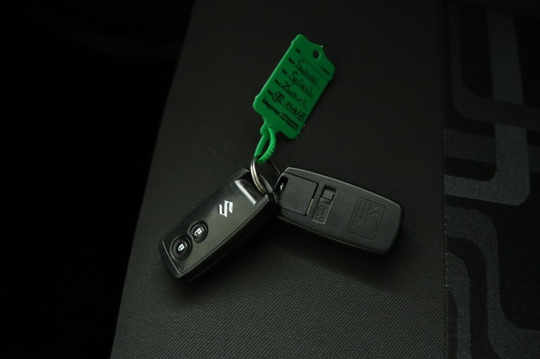 Suzuki Splash - 1.0 VVT Exclusive EASSS 9