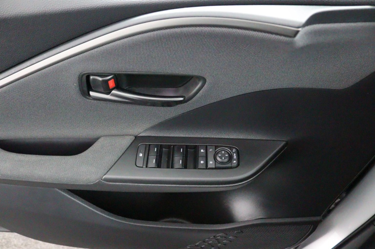 Toyota C-HR - 2.0 Plug-in Hybrid 220 Dynamic 29