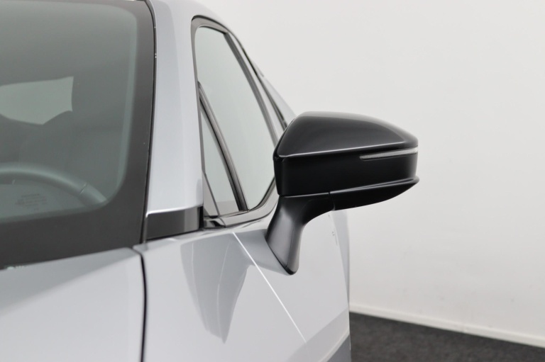 Toyota C-HR - 2.0 Plug-in Hybrid 220 Dynamic 36