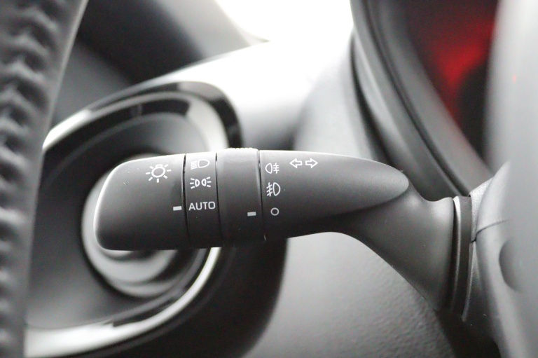 Toyota Aygo X - 1.0 VVT-i MT Envy 28