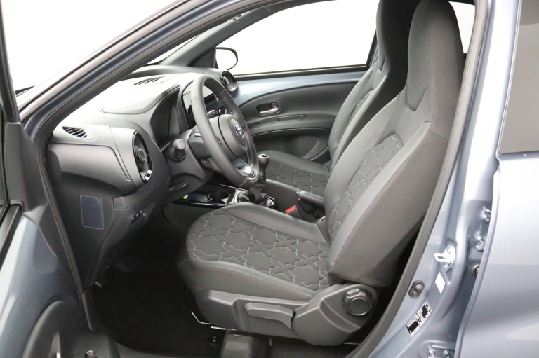 Toyota Aygo X - 1.0 VVT-i MT Envy 9