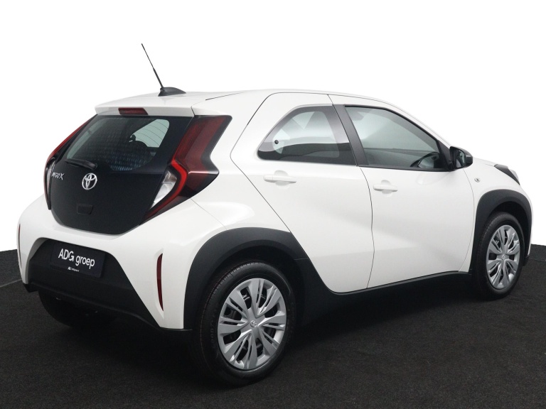 Toyota Aygo X - 1.0 VVT-i MT Play 2