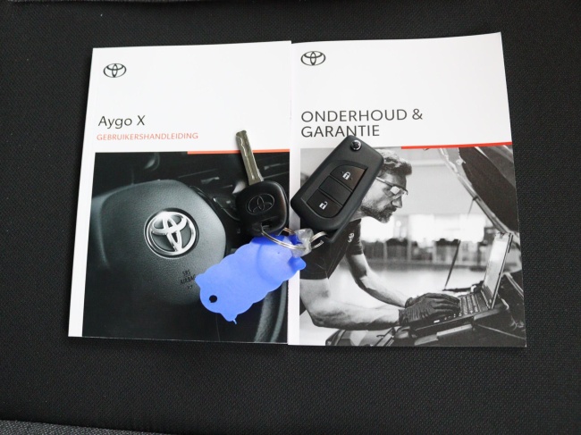 Toyota Aygo X - 1.0 VVT-i MT Play