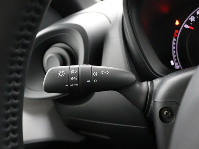 Toyota Aygo X - 1.0 VVT-i MT Play