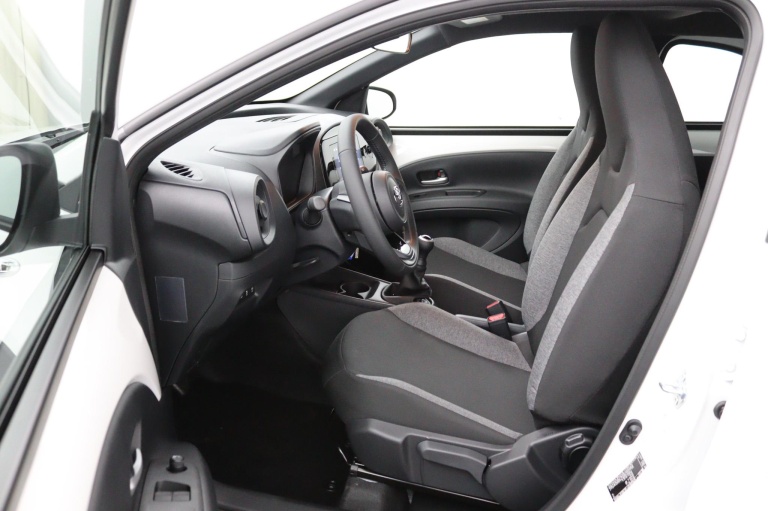 Toyota Aygo X - 1.0 VVT-i MT Play 9