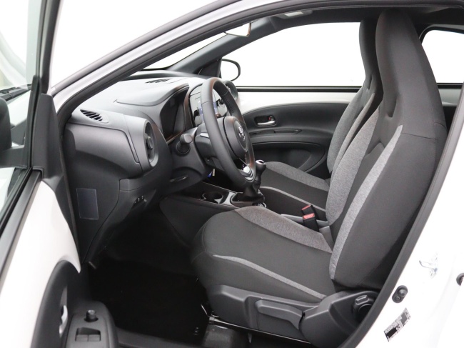 Toyota Aygo X - 1.0 VVT-i MT Play