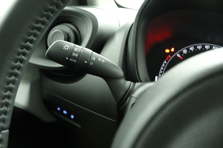 Toyota Aygo X - 1.0 VVT-i MT Play 29