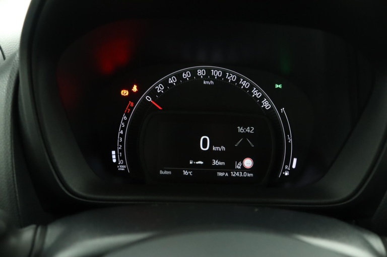 Toyota Aygo X - 1.0 VVT-i MT Play 6