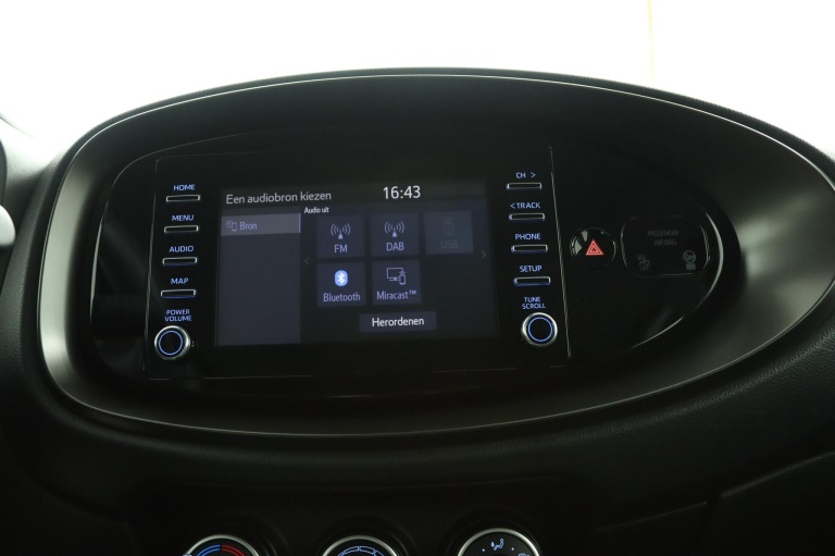 Toyota Aygo X - 1.0 VVT-i MT Play 8