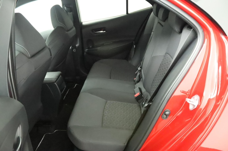 Toyota Corolla - 1.8 Hybrid Dynamic 18