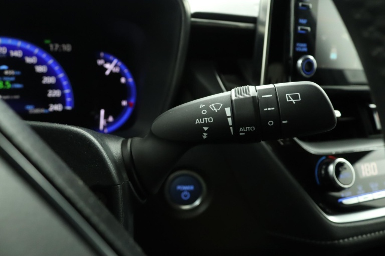 Toyota Corolla - 1.8 Hybrid Dynamic 32