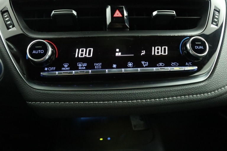Toyota Corolla - 1.8 Hybrid Dynamic 7