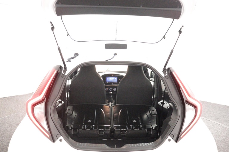 Toyota Aygo X - 1.0 VVT-i MT Play 26