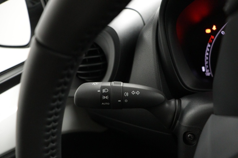 Toyota Aygo X - 1.0 VVT-i MT Play 30