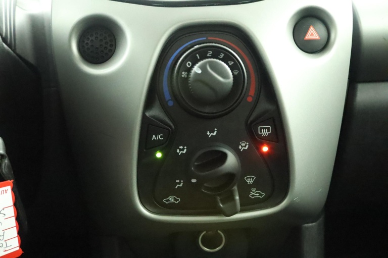 Toyota Aygo - 1.0 VVT-i x-nav 7