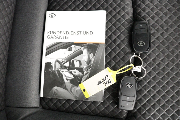Toyota Yaris - 1.5 Hybrid Executive 11