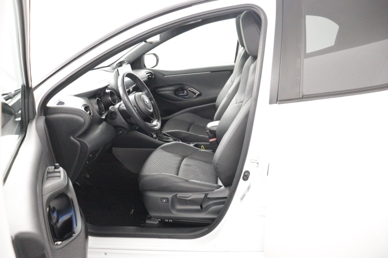 Toyota Yaris - 1.5 Hybrid Executive 17