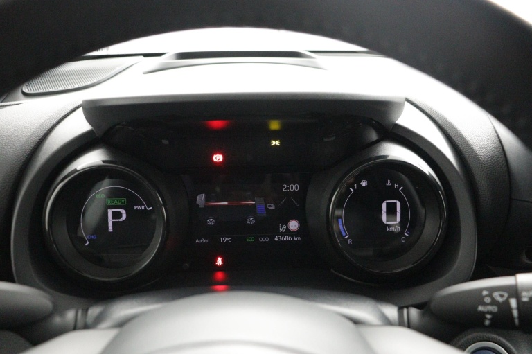Toyota Yaris - 1.5 Hybrid Executive 6