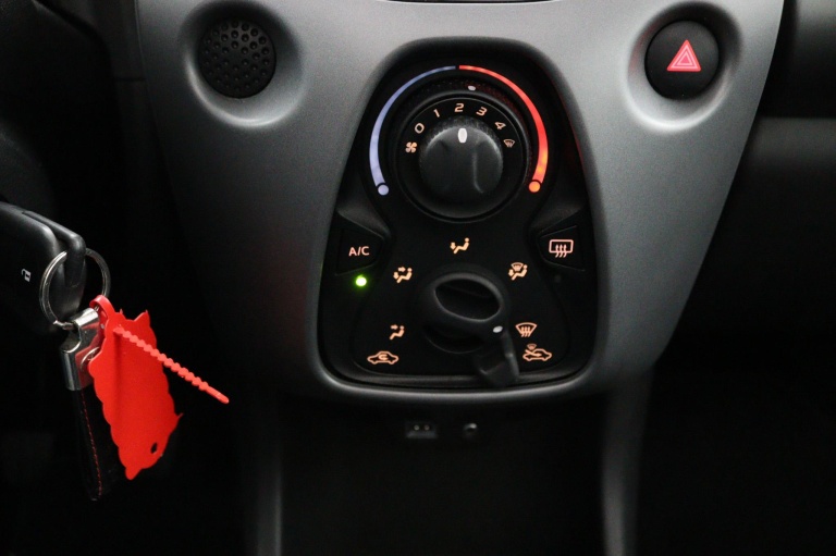 Toyota Aygo - 1.0 VVT-i x-play Cabrio 15