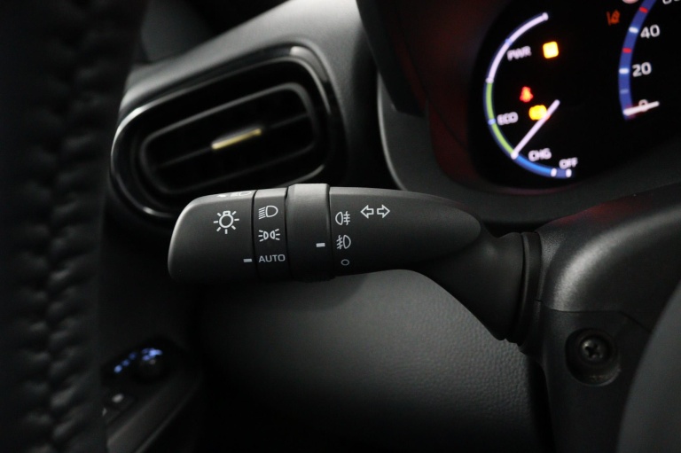 Toyota Yaris Cross - 1.5 Hybrid Adventure Limited AWD 21