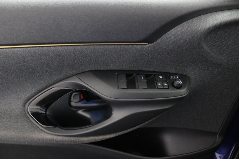 Toyota Yaris Cross - 1.5 Hybrid Adventure Limited AWD 32