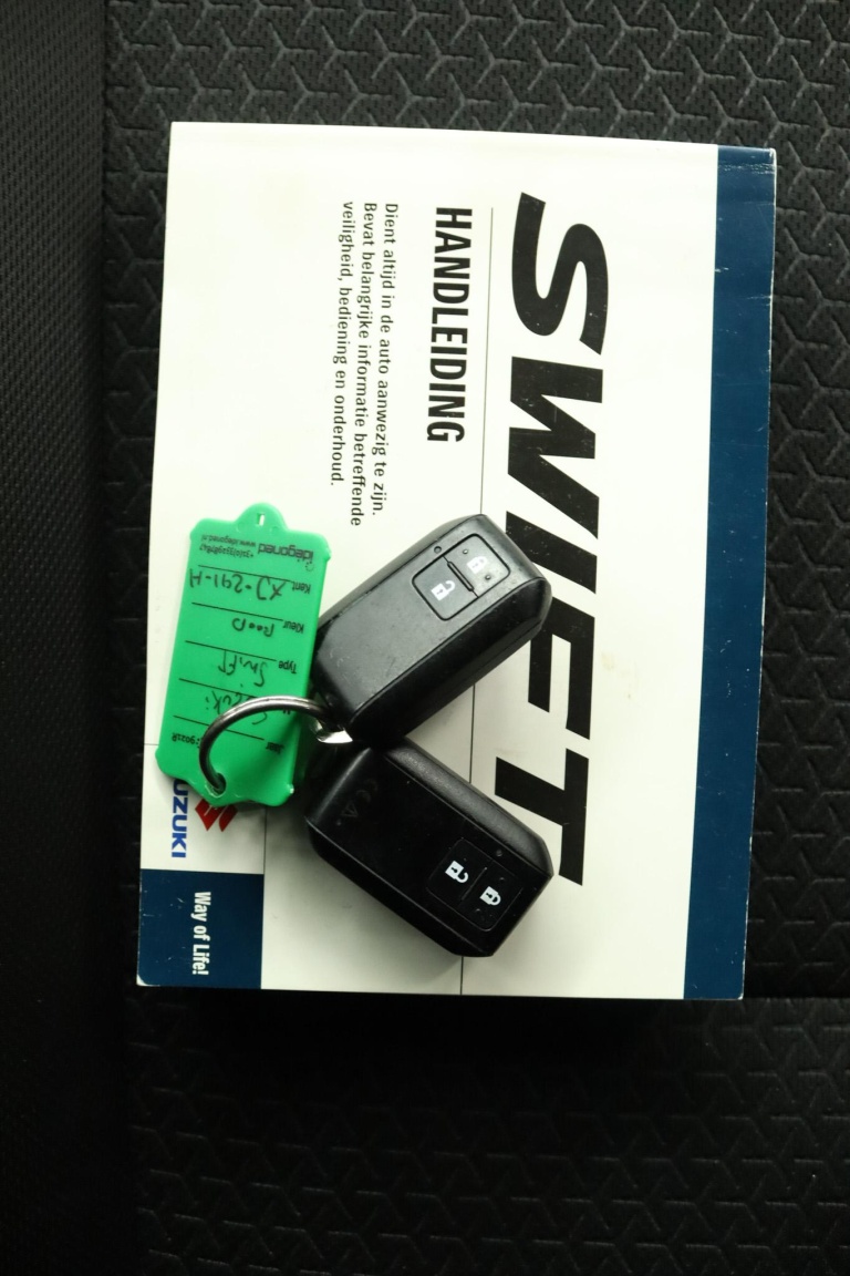 Suzuki Swift - 1.0 Stijl Smart Hybrid 11